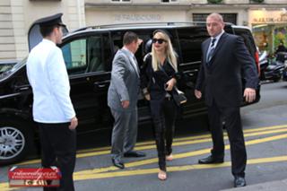 Rita Ora feet photo thumbnail