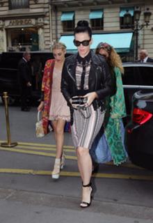 Katy Perry feet photo thumbnail