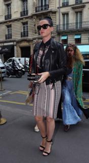 Katy Perry feet photo thumbnail