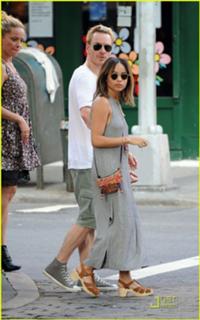 Zoë Kravitz feet photo thumbnail