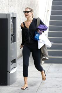 Ali Larter feet photo thumbnail