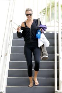 Ali Larter feet photo thumbnail