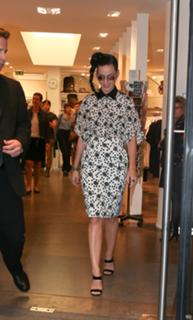 Katy Perry feet photo thumbnail