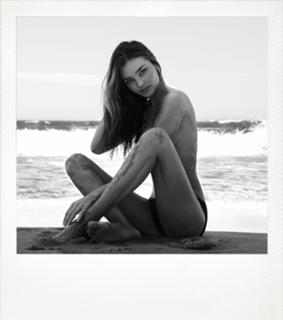 Miranda Kerr feet photo thumbnail