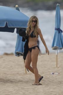 Carmen Electra feet photo thumbnail