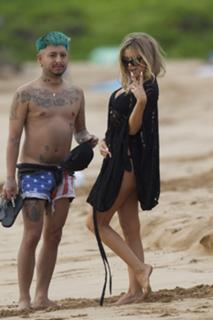 Carmen Electra feet photo thumbnail