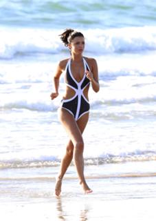Lucy Mecklenburgh feet photo thumbnail