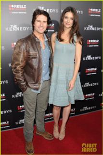 Katie Holmes feet photo thumbnail