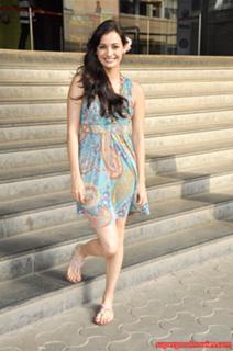 Dia Mirza feet photo thumbnail