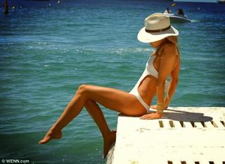 Kimberley Garner feet photo thumbnail
