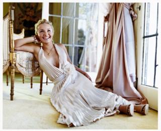 Hayden Panettiere feet photo thumbnail