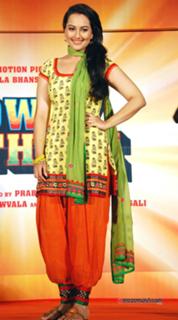 Sonakshi Sinha feet photo thumbnail