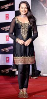 Sonakshi Sinha feet photo thumbnail