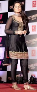 Sonakshi Sinha feet photo thumbnail