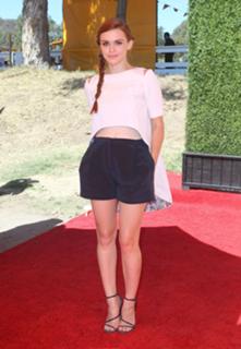 Holland Roden feet photo thumbnail