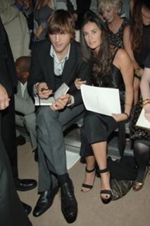 Demi Moore feet photo thumbnail
