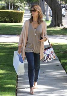 Jessica Alba feet photo thumbnail