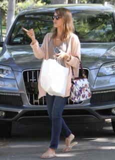 Jessica Alba feet photo thumbnail