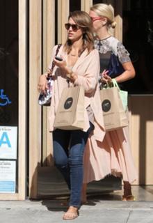 Jessica Alba feet photo thumbnail