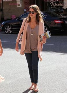 Jessica Alba feet photo thumbnail