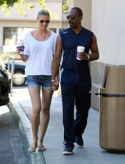 Paige Butcher feet photo thumbnail