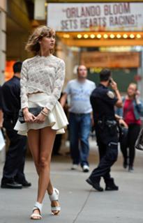 Karlie Kloss feet photo thumbnail