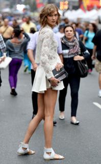 Karlie Kloss feet photo thumbnail