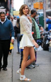 Karlie Kloss feet photo thumbnail