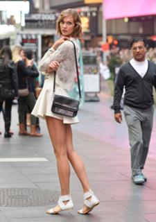 Karlie Kloss feet photo thumbnail