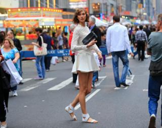 Karlie Kloss feet photo thumbnail
