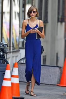 Karlie Kloss feet photo thumbnail