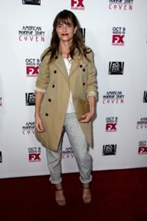 Amanda Peet feet photo thumbnail
