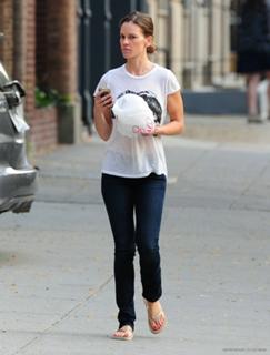 Hilary Swank feet photo thumbnail