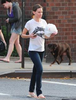 Hilary Swank feet photo thumbnail