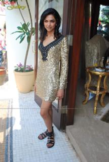 Deepika Padukone feet photo thumbnail