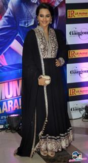 Sonakshi Sinha feet photo thumbnail