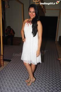 Sonakshi Sinha feet photo thumbnail