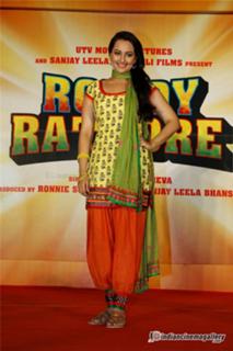 Sonakshi Sinha feet photo thumbnail
