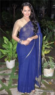 Sonakshi Sinha feet photo thumbnail
