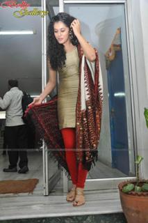 Taapsee Pannu feet photo thumbnail