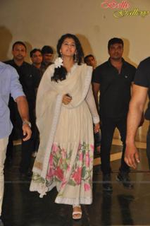 Taapsee Pannu feet photo thumbnail