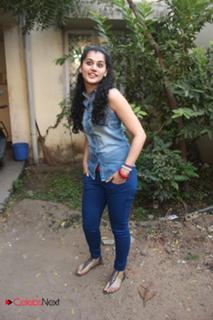 Taapsee Pannu feet photo thumbnail