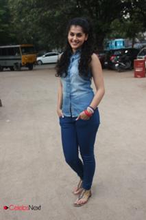 Taapsee Pannu feet photo thumbnail
