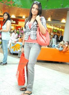 Trisha Krishnan feet photo thumbnail