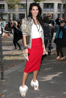 Angie Harmon feet photo thumbnail