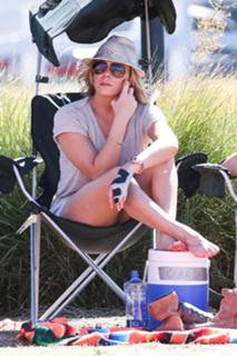 LeAnn Rimes feet photo thumbnail