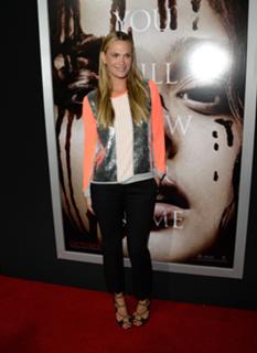 Molly Sims feet photo thumbnail