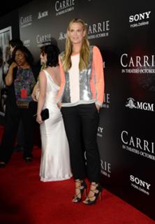 Molly Sims feet photo thumbnail