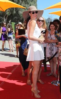 Minnie Driver feet photo thumbnail