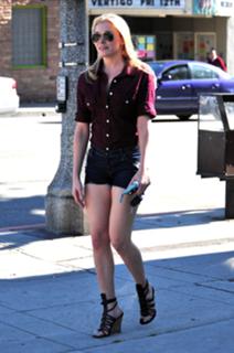 LeAnn Rimes feet photo thumbnail